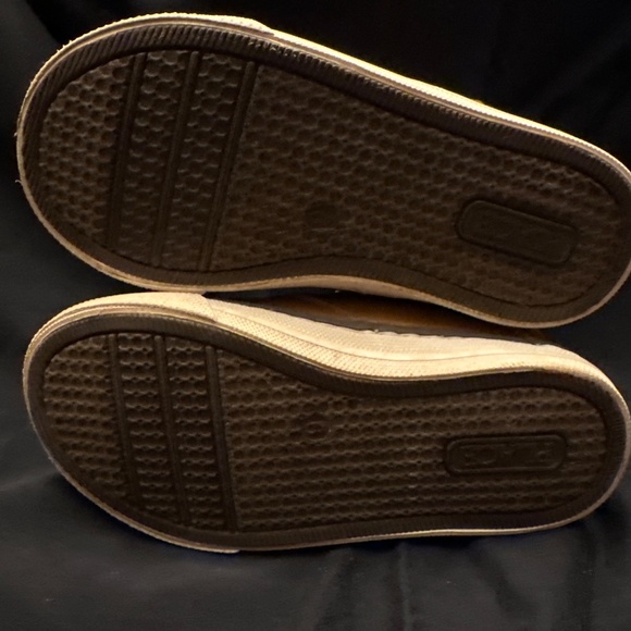 PLACE toddler shoes. Size 9 - Picture 2 of 2